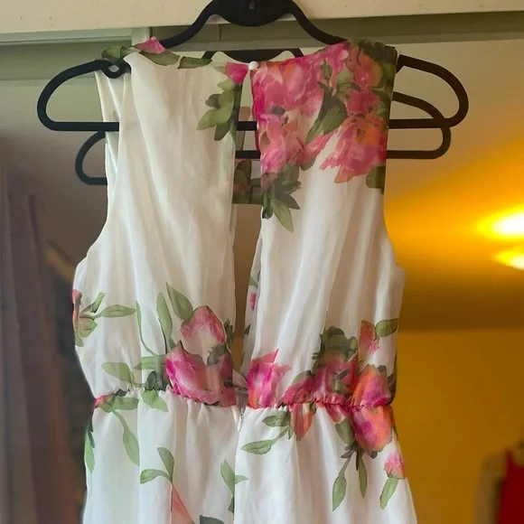 Beautiful flowered Romper, medium - Picture 2 of 5